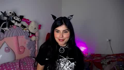 Moony online show from 11/28/25, 07:44