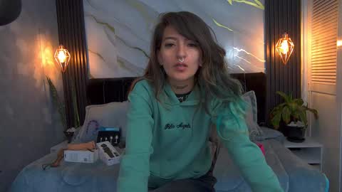 dark_dominika online show from 05/15/26, 12:56
