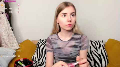 Ester online show from 05/21/26, 10:44