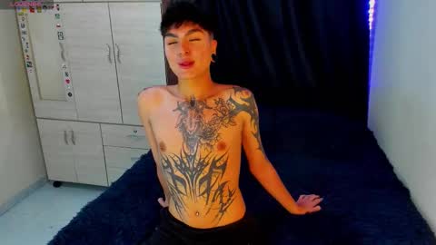 Snapshot of dark_lucky chatting on 10/23/25, 12:43 Juanito online show from 10/23/25, 12:43