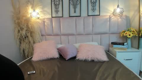 Nina online show from 10/05/25, 02:21