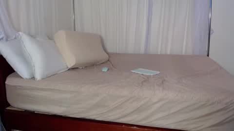 dark_qween online show from 04/17/26, 03:37