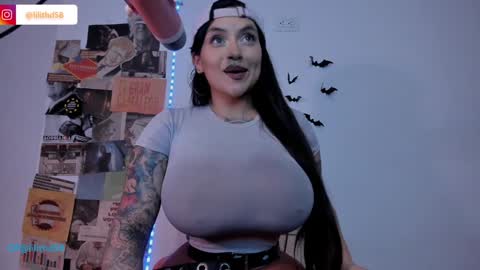 Snapshot of darknes_lilith18 chatting on 12/11/24, 01:37 darknes_lilith18 online show from 12/11/24, 01:37