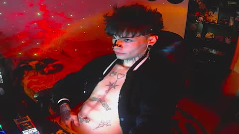 Snapshot of darkness_prince_x chatting on 10/17/25, 07:55 online show from 10/17/25, 07:55