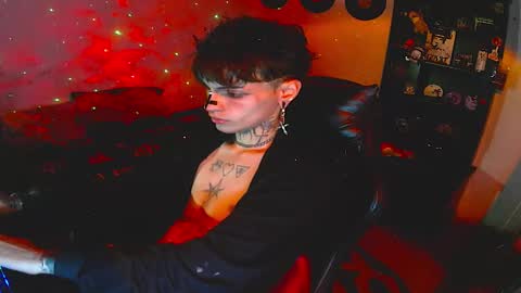 Snapshot of darkness_prince_x chatting on 10/20/25, 07:20 online show from 10/20/25, 07:20