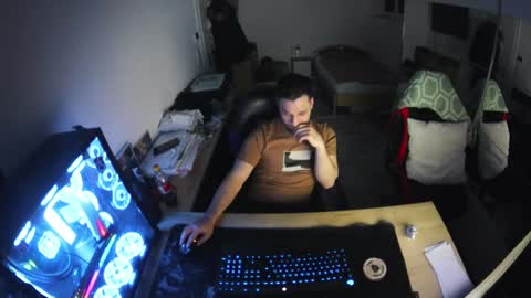 darkschneider_ online show from 02/17/25, 11:31