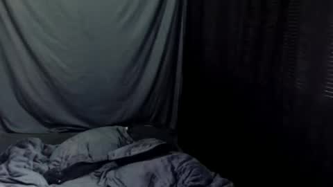 Snapshot of darling_and_dante chatting on 01/02/25, 03:29 darling_and_dante online show from 01/02/25, 03:29