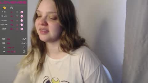 Snapshot of darling_tony18 chatting on 09/14/25, 01:43 darling_tony18 online show from 09/14/25, 01:43