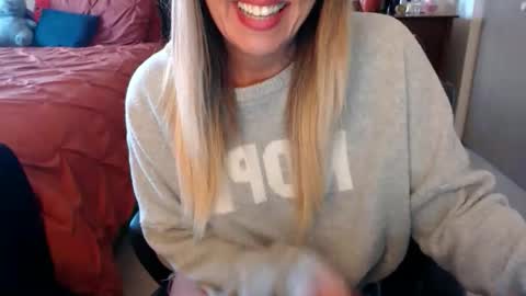 Snapshot of darlingd77 chatting on 10/02/25, 12:45 DarlingD online show from 10/02/25, 12:45