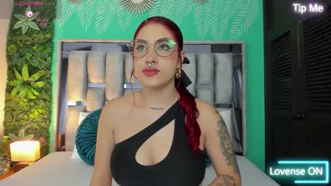 Darlyhooper online show from 10/12/25, 12:15