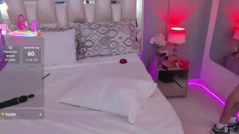 darlyn_tenderhot__ online show from 09/15/25, 04:18