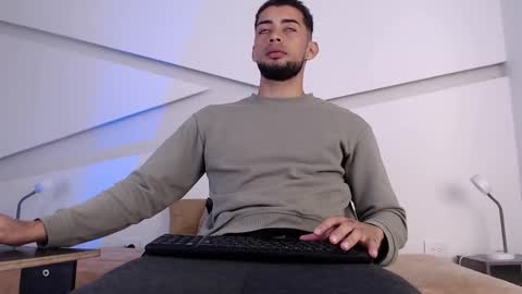 Snapshot of daron_66 chatting on 10/22/25, 01:33 Kael online show from 10/22/25, 01:33