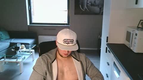 Snapshot of dartanjanas chatting on 10/24/25, 09:17 Dario online show from 10/24/25, 09:17