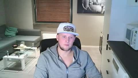 Snapshot of dartanjanas chatting on 11/12/25, 05:57 Dario online show from 11/12/25, 05:57