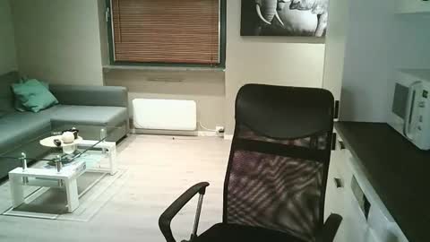 Snapshot of dartanjanas chatting on 11/14/25, 08:18 Dario online show from 11/14/25, 08:18