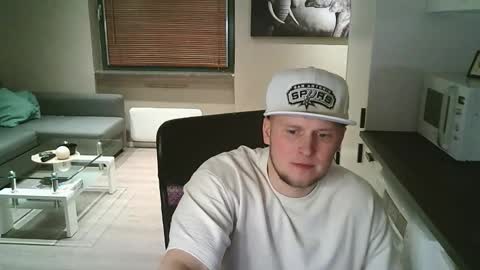 Snapshot of dartanjanas chatting on 11/22/25, 04:39 Dario online show from 11/22/25, 04:39