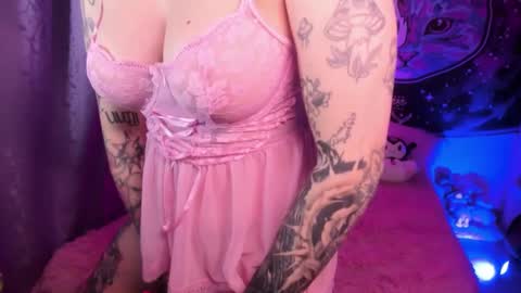 Snapshot of daryimiau chatting on 12/22/24, 09:33 daryimiau online show from 12/22/24, 09:33