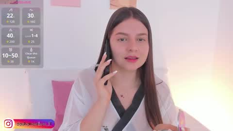 Snapshot of dashanovikov chatting on 12/18/25, 12:33 Dasha online show from 12/18/25, 12:33