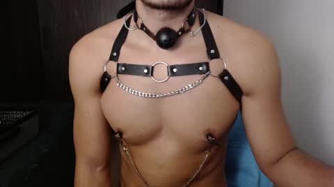 Snapshot of dave02_ chatting on 02/14/25, 01:02 David online show from 02/14/25, 01:02