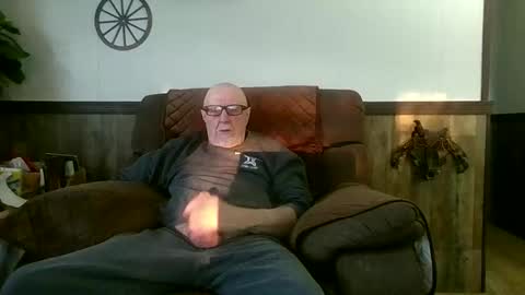 dave571960 online show from 04/12/26, 10:42