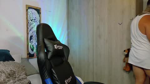 DAVE MAX online show from 02/03/25, 02:47