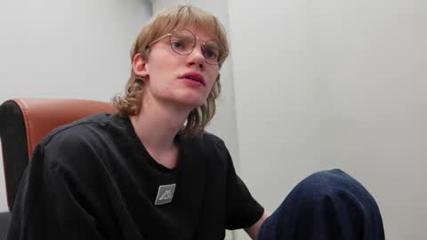 Snapshot of dave_redmond chatting on 04/16/26, 01:23 DAVE REDMOND online show from 04/16/26, 01:23