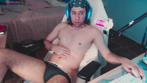 Snapshot of daveangelboy chatting on 10/22/25, 12:33 Your boy online show from 10/22/25, 12:33