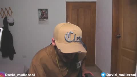 Snapshot of david_muller_ chatting on 12/27/24, 09:11 David online show from 12/27/24, 09:11