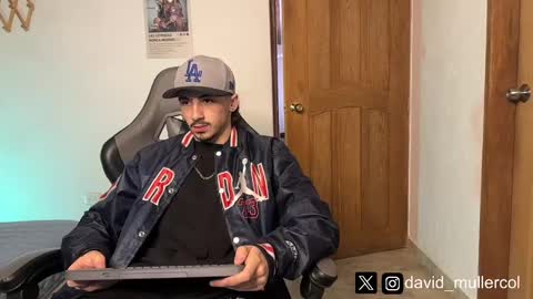 Snapshot of david_muller_ chatting on 02/14/25, 04:52 David online show from 02/14/25, 04:52