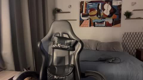 Snapshot of david_muller_ chatting on 10/03/25, 09:01 David online show from 10/03/25, 09:01