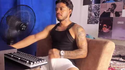 Snapshot of davide_daniels chatting on 10/12/25, 06:18 Davide online show from 10/12/25, 06:18