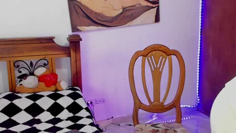 Davies brown    schedule 12pm to 5pm col time online show from 01/03/25, 08:22