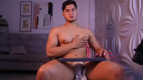 Snapshot of davies_brown chatting on 04/22/26, 10:33 Davies brown schedule 12pm to 5pm col time online show from 04/22/26, 10:33