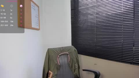 Snapshot of daviidevans chatting on 12/11/24, 01:06 David Evans online show from 12/11/24, 01:06