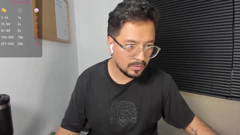 Snapshot of daviidevans chatting on 12/22/24, 02:39 David Evans online show from 12/22/24, 02:39