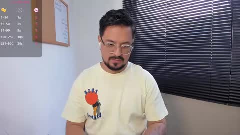 Snapshot of daviidevans chatting on 12/22/24, 03:00 David Evans online show from 12/22/24, 03:00