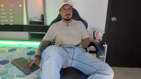 Snapshot of daviidevans chatting on 10/04/25, 11:30 David Evans online show from 10/04/25, 11:30