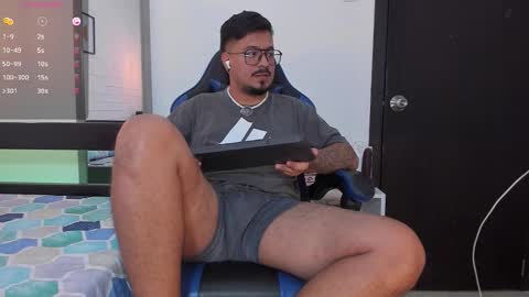 Snapshot of daviidevans chatting on 10/13/25, 10:04 David Evans online show from 10/13/25, 10:04