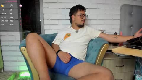 Snapshot of daviidevans chatting on 11/22/25, 12:20 David Evans online show from 11/22/25, 12:20