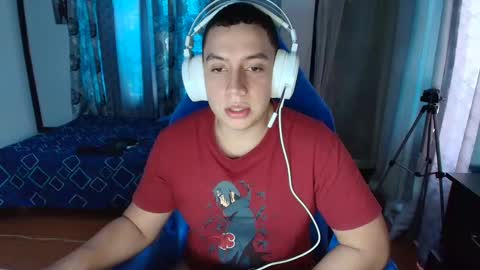 Snapshot of davinson_01 chatting on 01/06/25, 01:30 Davinson online show from 01/06/25, 01:30