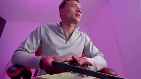 Snapshot of davisfirb chatting on 04/14/26, 03:12 davis online show from 04/14/26, 03:12