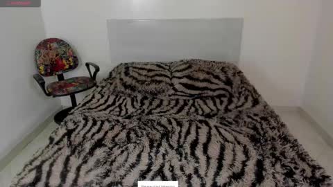 Snapshot of dayanna_tecca chatting on 11/25/25, 10:10 I am Dayanna tecca online show from 11/25/25, 10:10