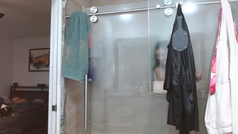 Snapshot of dazeydo chatting on 12/22/24, 02:49 Dazey online show from 12/22/24, 02:49