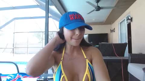 Snapshot of dazeydo chatting on 03/08/25, 07:42 Dazey online show from 03/08/25, 07:42