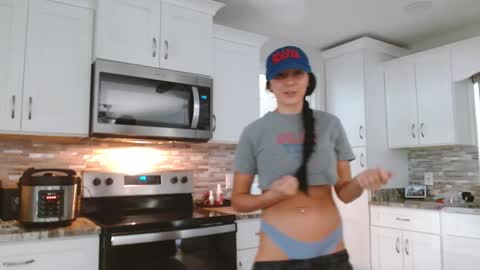 Snapshot of dazeydo chatting on 10/26/25, 03:07 Dazey online show from 10/26/25, 03:07