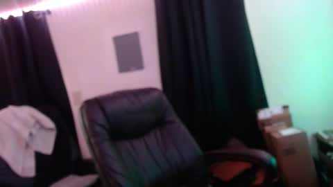 Snapshot of deaconoddeye chatting on 12/18/25, 02:12 deaconoddeye online show from 12/18/25, 02:12