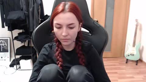 Snapshot of dead_girll chatting on 12/15/24, 01:24 freak online show from 12/15/24, 01:24