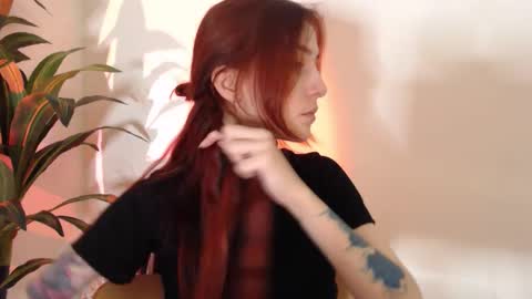 Snapshot of dead_girll chatting on 11/20/25, 11:37 freak online show from 11/20/25, 11:37