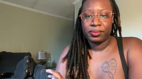 Snapshot of deafbaee chatting on 05/27/26, 12:24 deafbaee online show from 05/27/26, 12:24