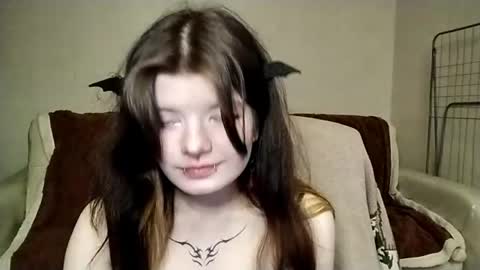 Snapshot of deannemillener chatting on 05/08/26, 05:18 Camille online show from 05/08/26, 05:18
